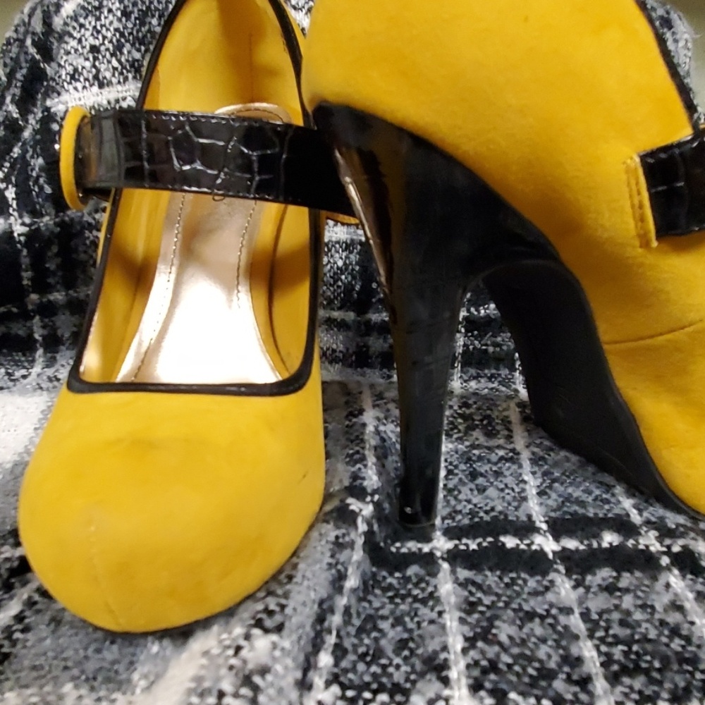 Shoes - Picture 2 of 2